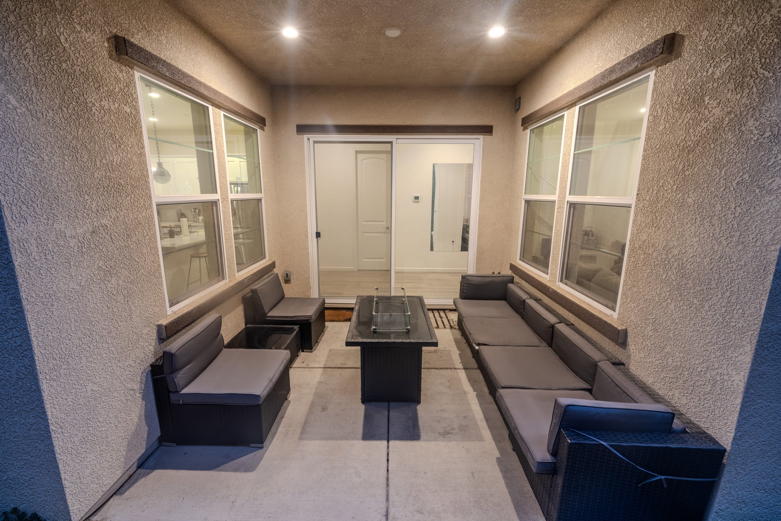 Modern Home with Fire Pit, 5 Min to Airport - Photo 14