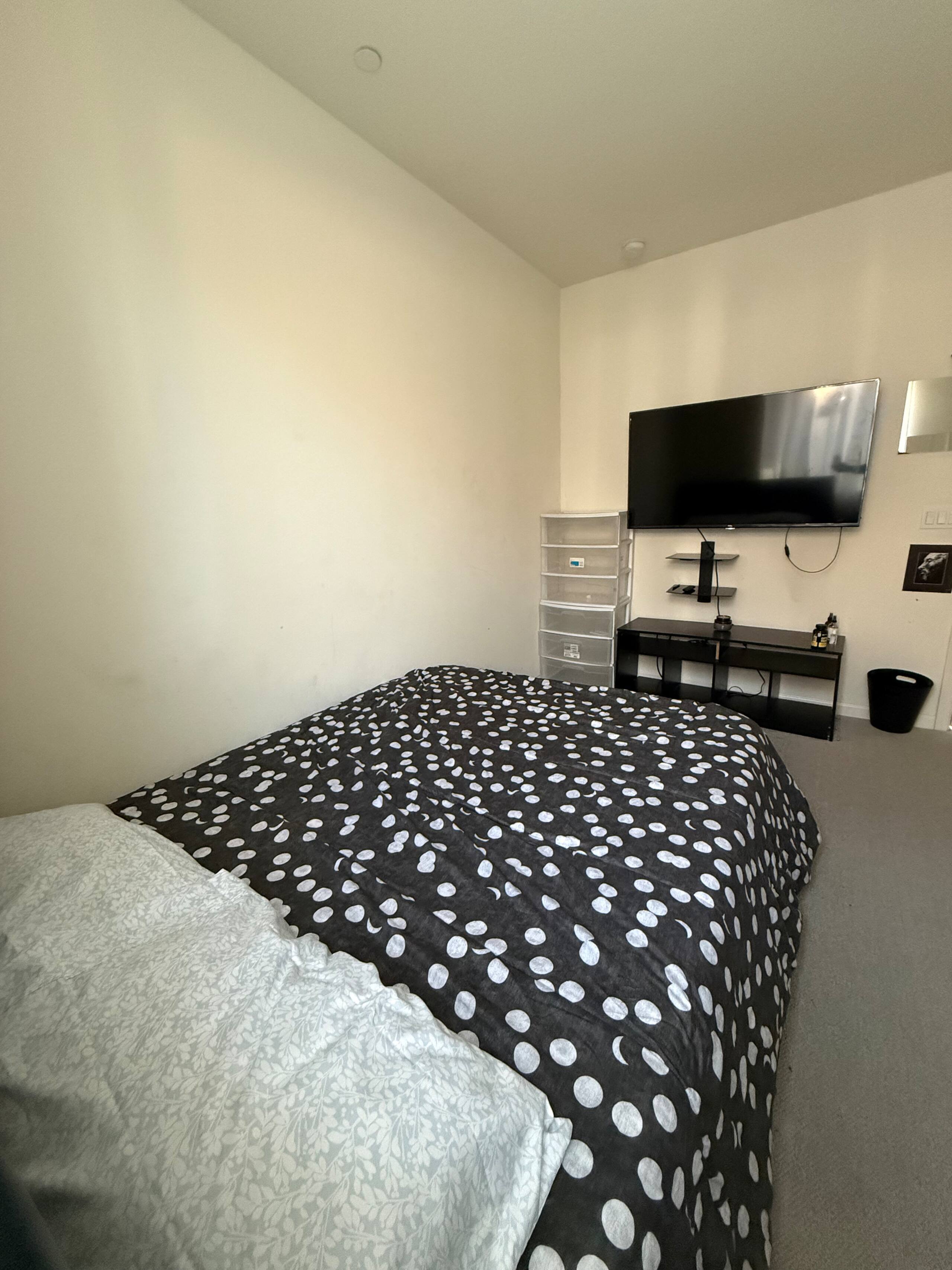 Modern Home with Fire Pit, 5 Min to Airport - Photo 6