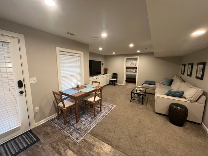 Charlotte Street Retreat - Kansas City, MO