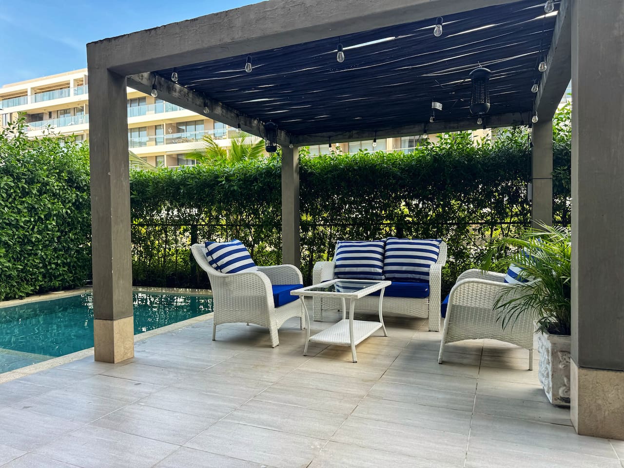 Shoreline Escape + Private Pool + Beach!