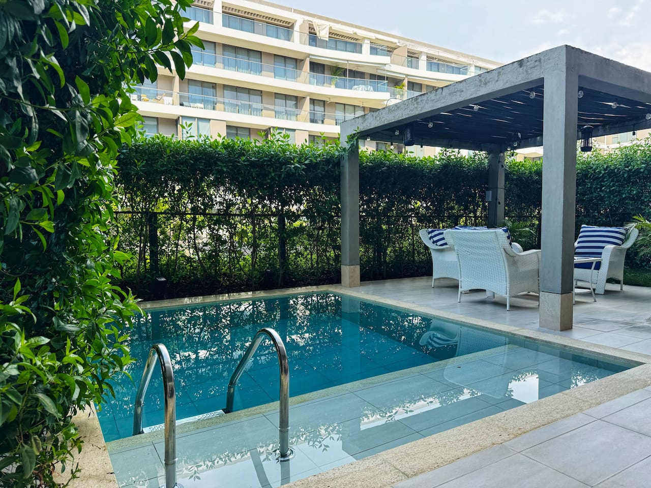 Shoreline Escape + Private Pool + Beach!