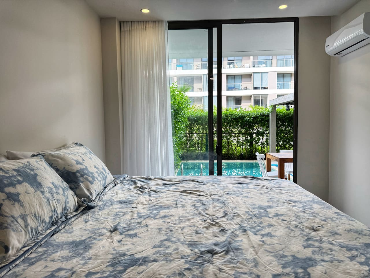 Shoreline Escape + Private Pool + Beach!