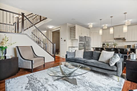 Top performing Airbnb: CozyDualSuiteHome|15min-YYC|Sleeps10|TwoKitchens in Nolan Hill