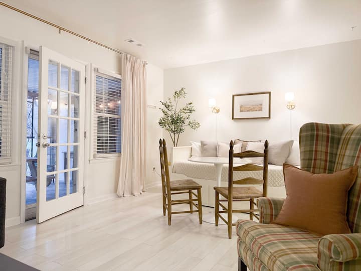 Vintage Modern Retreat Gso Pool - Porch 3br/2.5ba - Greensboro, NC