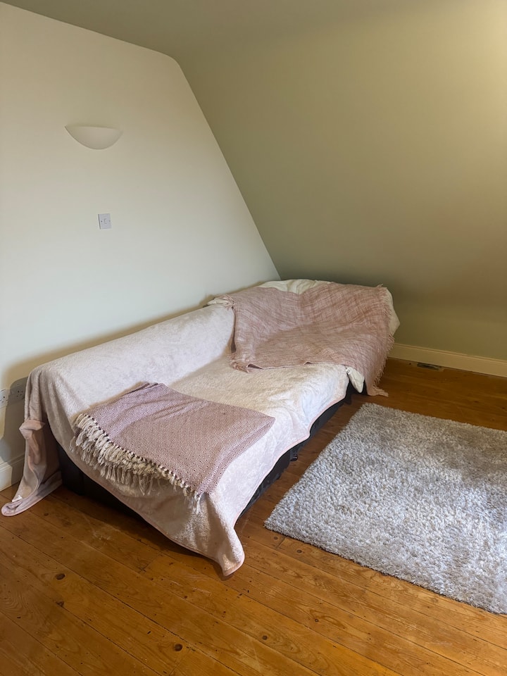 Woodfield Flat - Comfort In The Woods. - Athy