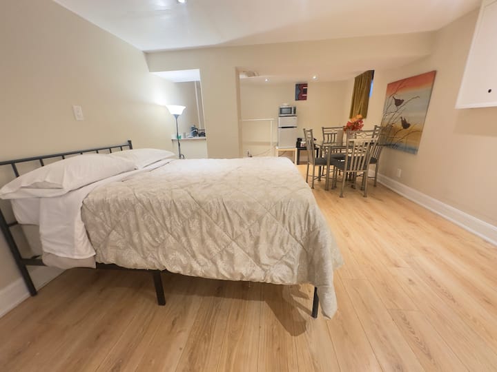 Warm & Cozy Basement Bachlor Suite - Richmond Hill