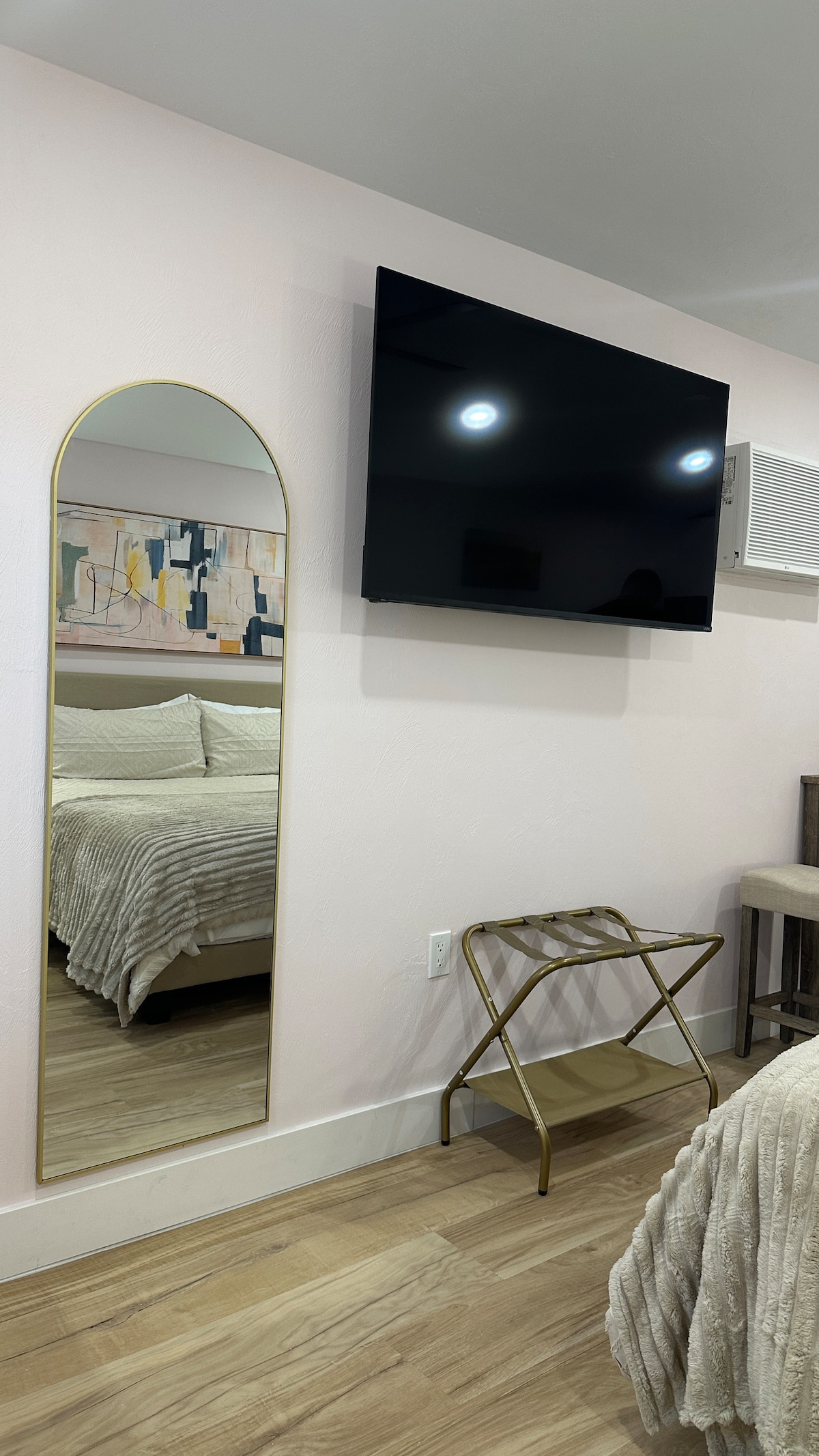 Coral Coastal Nook
