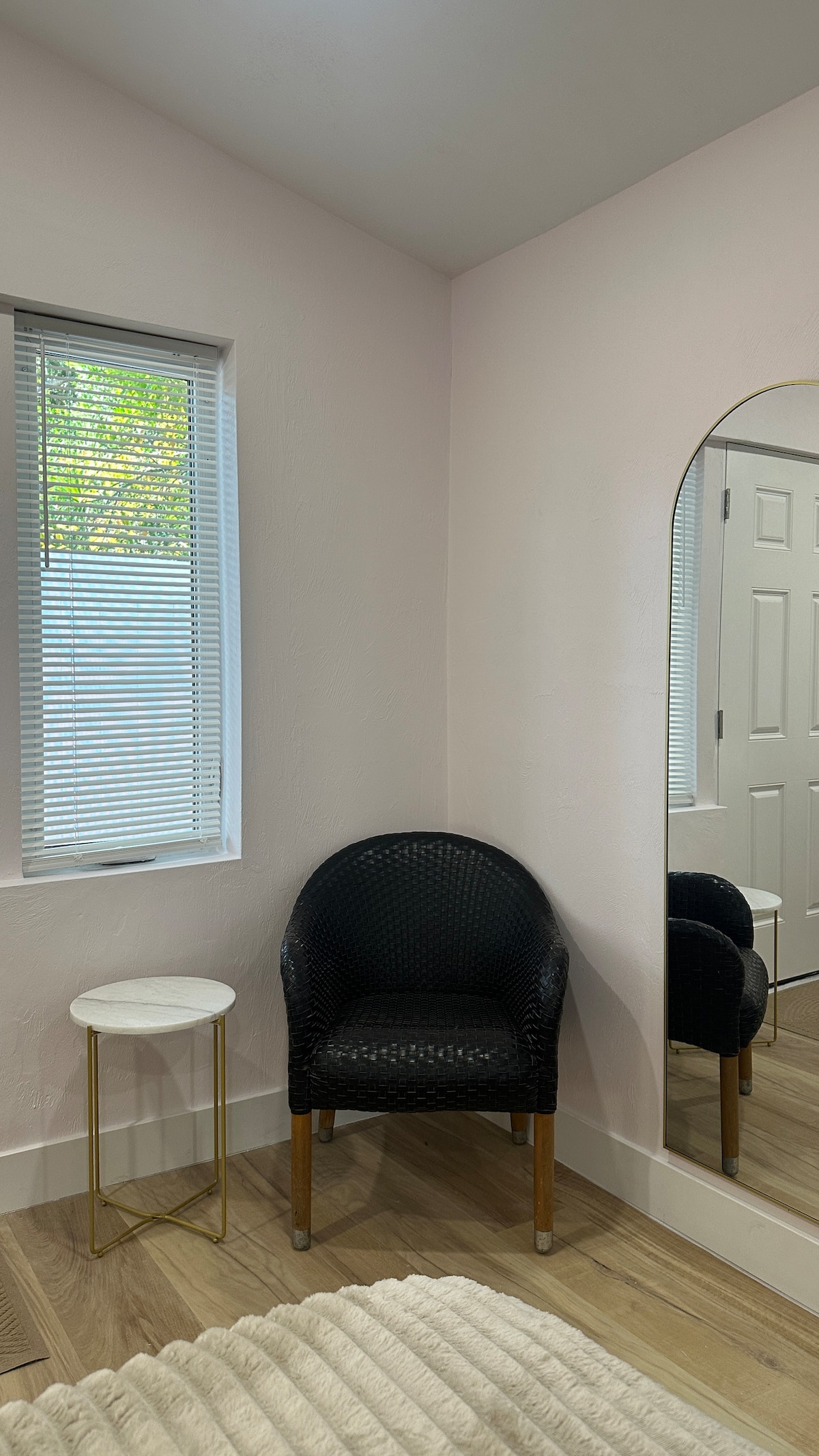 Coral Coastal Nook