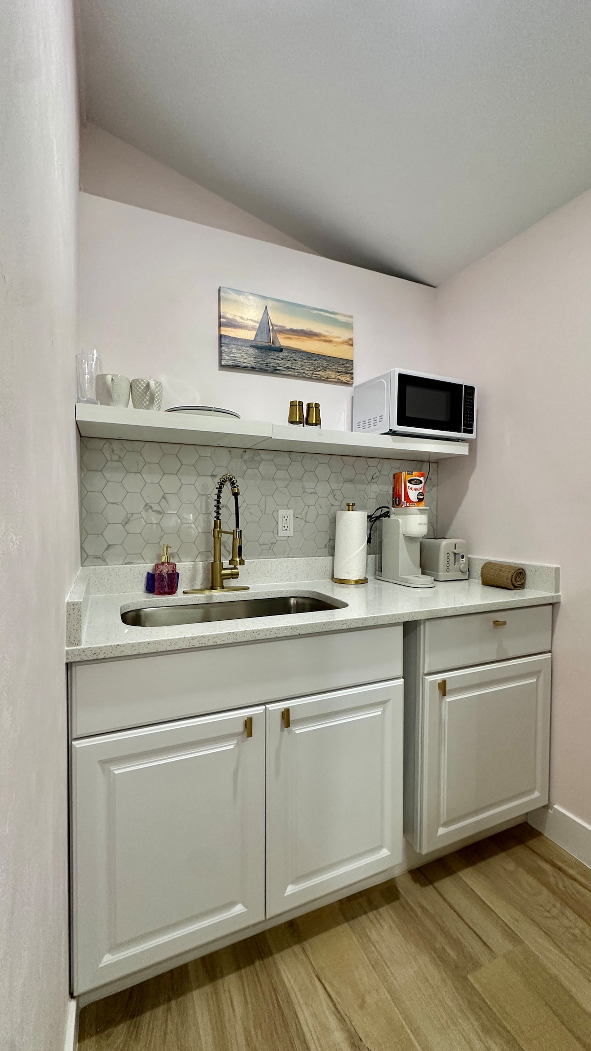 Coral Coastal Nook