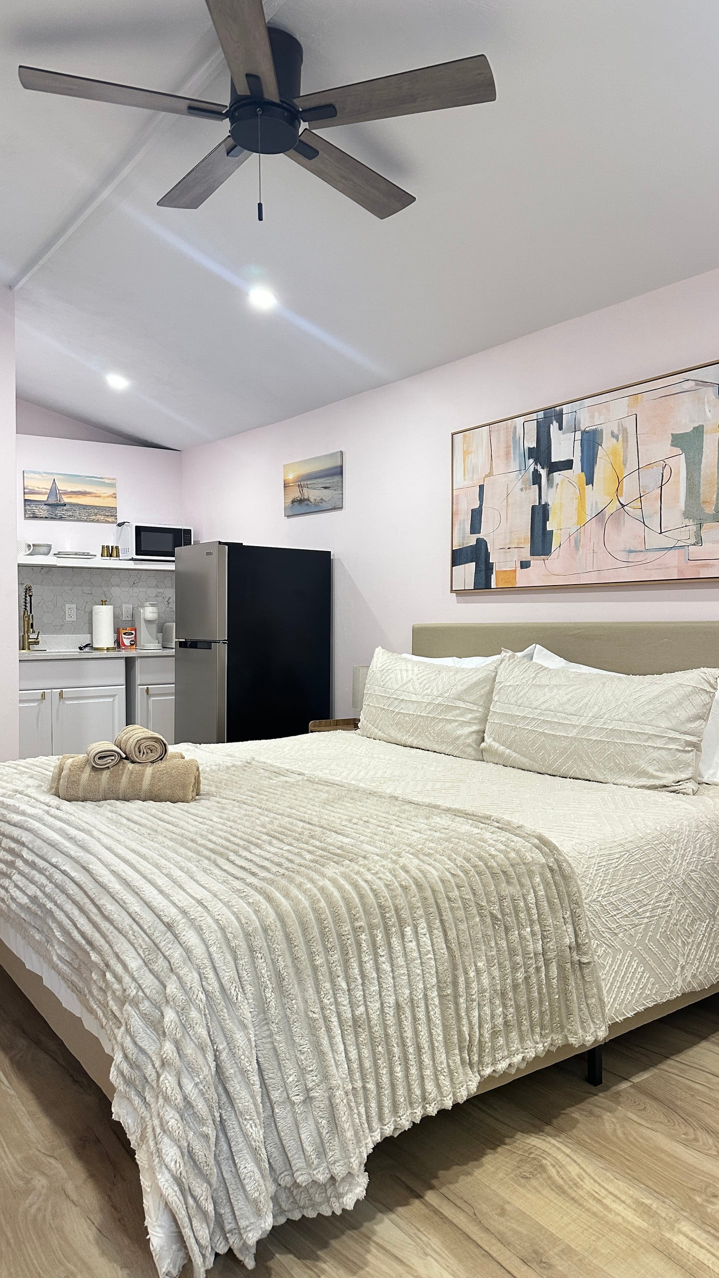 Coral Coastal Nook
