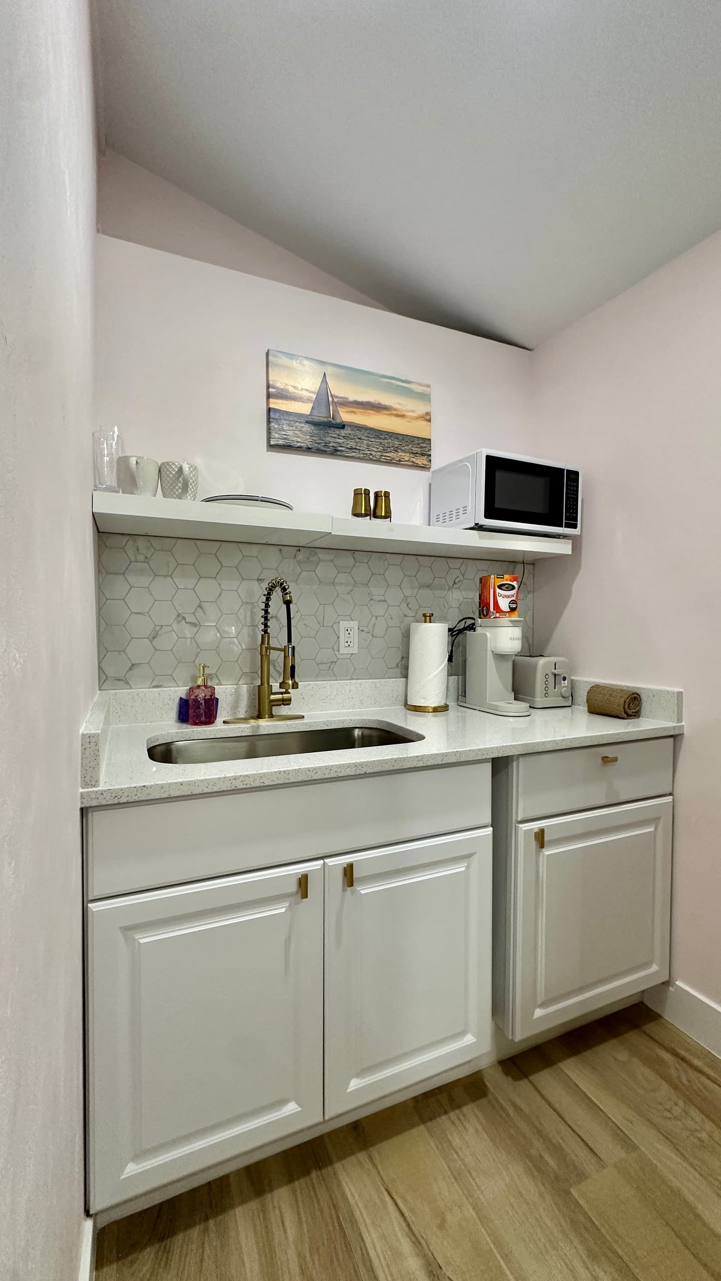 Coral Coastal Nook