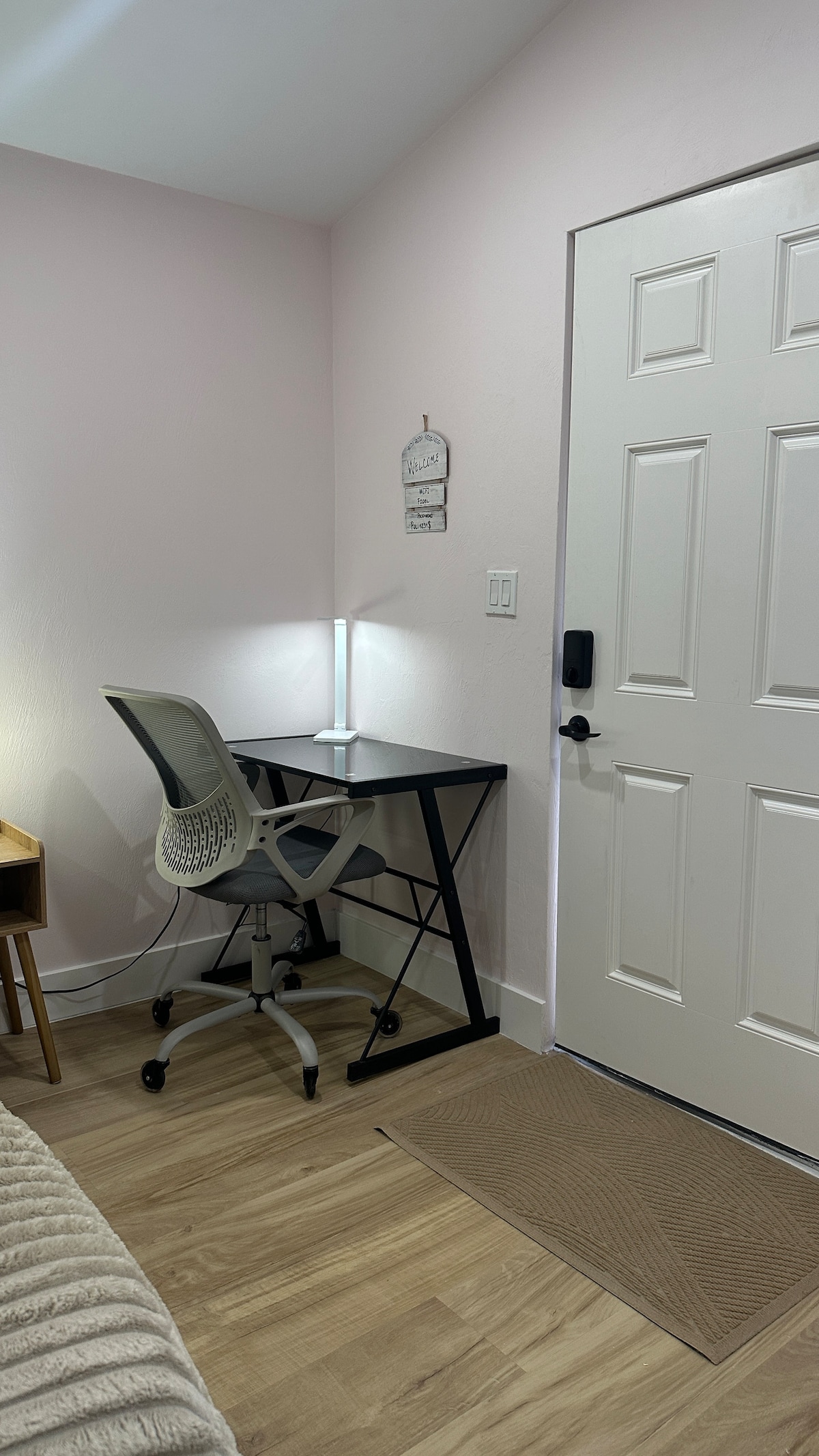Coral Coastal Nook