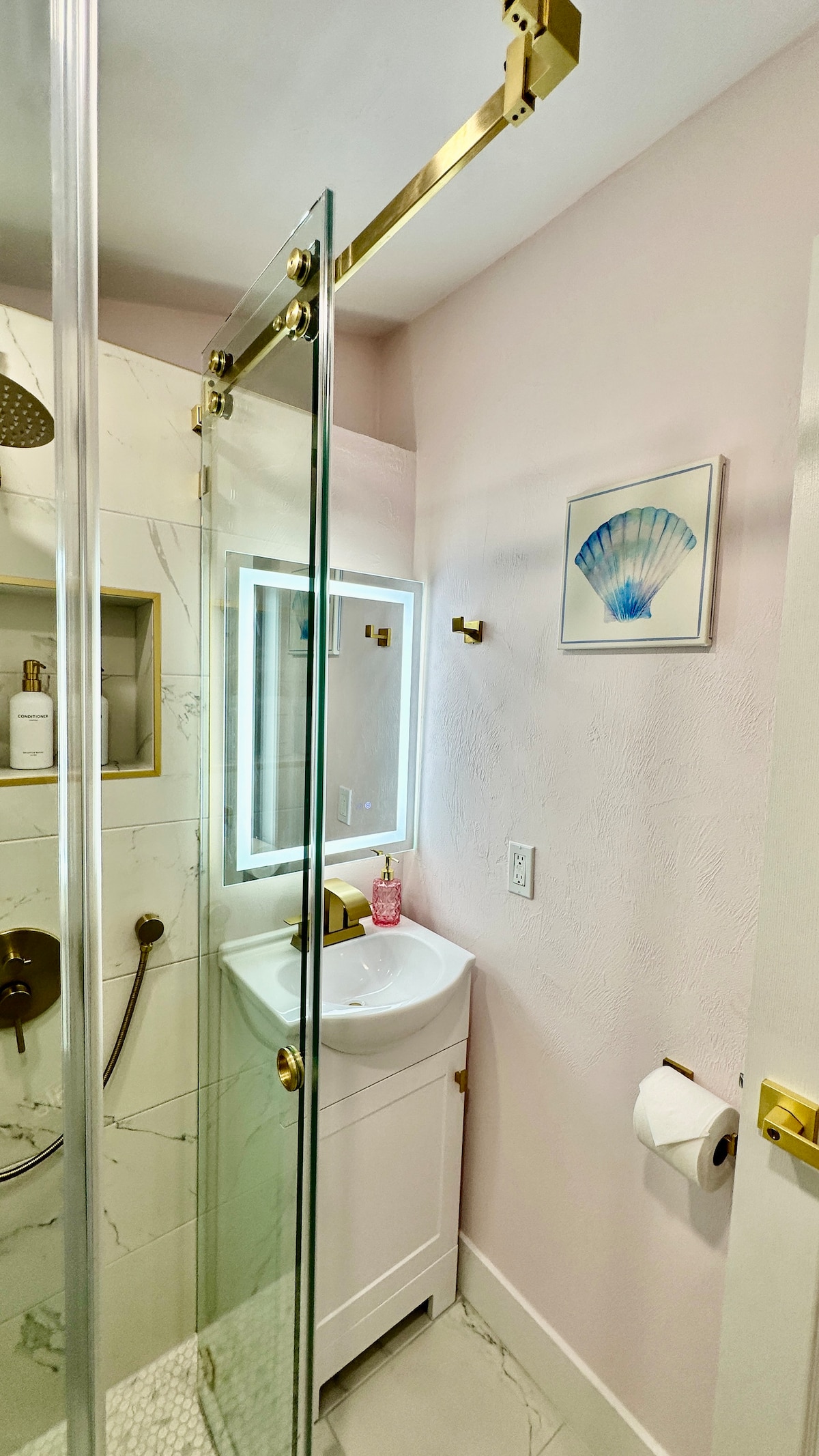 Coral Coastal Nook