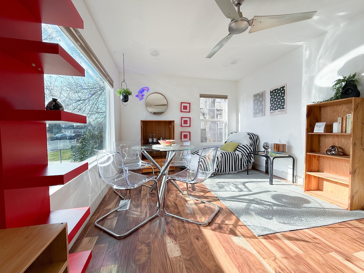 Top Airbnb: Poplar Grove • Hot tub, Fire Pit, & Min to Airport in Poplar Grove