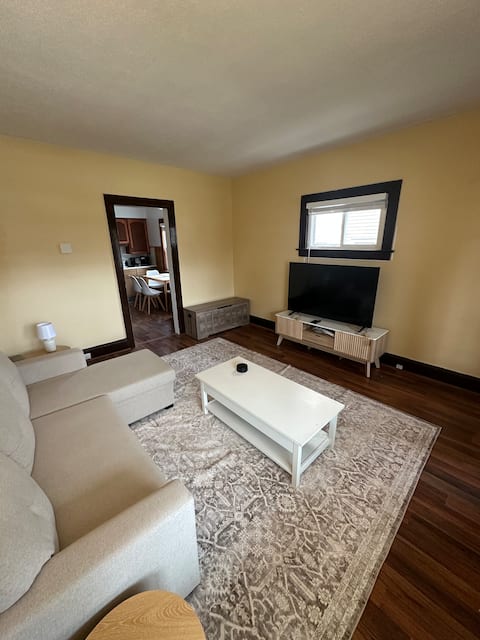 Successful Airbnb property: Private first floor unit Free street parking in Old Brooklyn