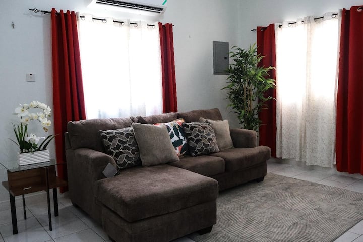 Charming And Tranquil Home In Gated Community! - Jamaica