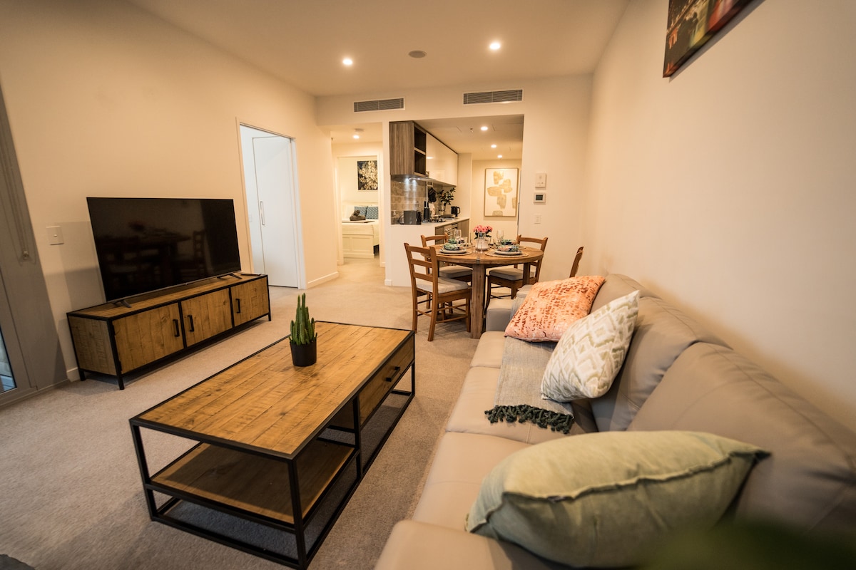 Top Airbnb: Walk Everywhere from South Brisbane + Parking. in South Brisbane