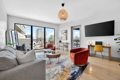 Successful Airbnb property: Modern Skyline MCM escape in heart of West Midtown in Marietta Street Artery