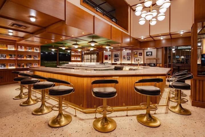 2 Connecting Hotel Suites - 6 Beds - Las Vegas, NV
