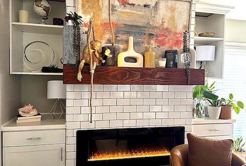 Top performing Airbnb: Lake Highlands Hideaway | A Mid-Modern Retreat in Lake Highlands
