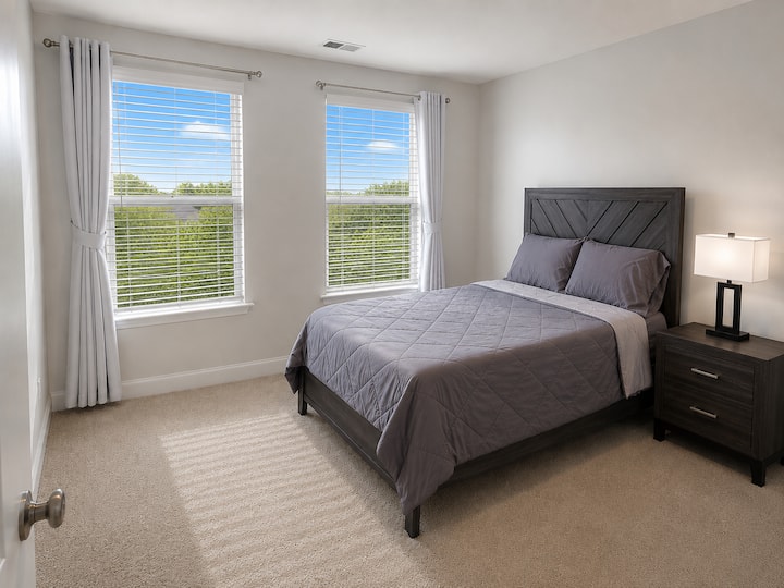 Upstairs room with 1 full bed picture - Entire home in Garner near Raleigh NC 27529