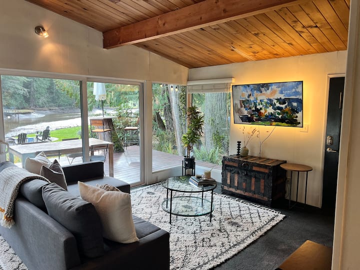 Gig Harbor Hideaway With Forest & Bay Views - Gig Harbor, WA