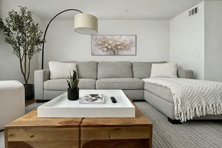 Spacious 2 Bedroom 2 Bath Mdr, Free Parking, Pool - Marina Beach Marina Del Rey