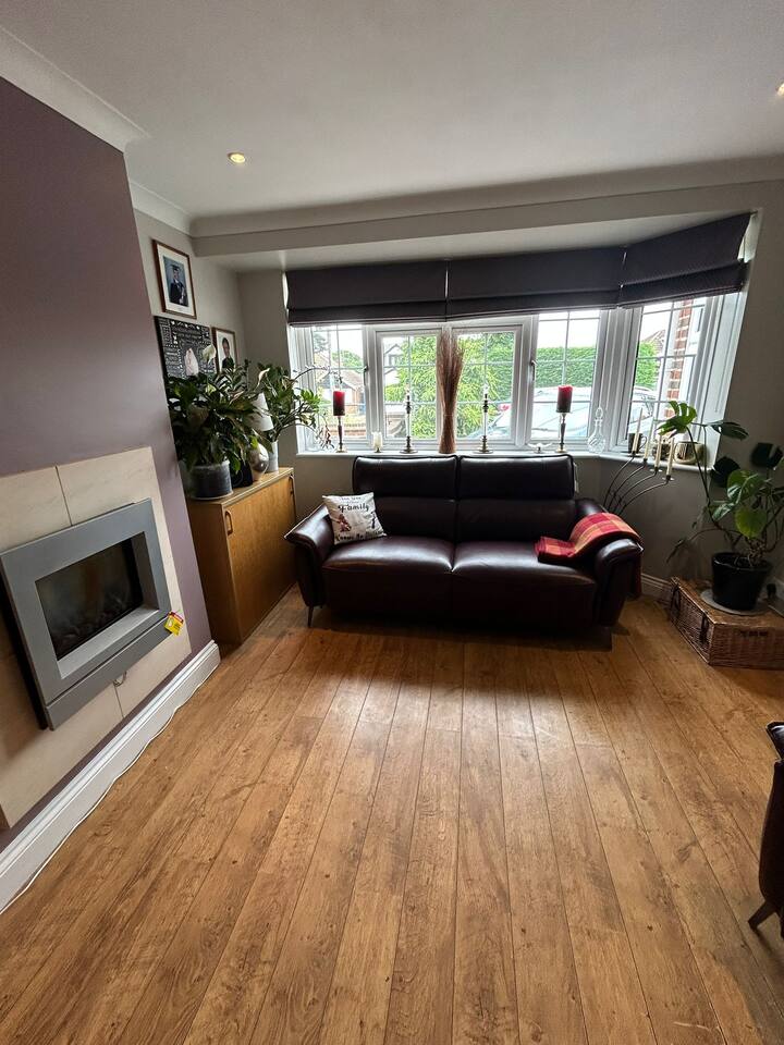 Single Room In Beautiful Village Tv - Brentwood