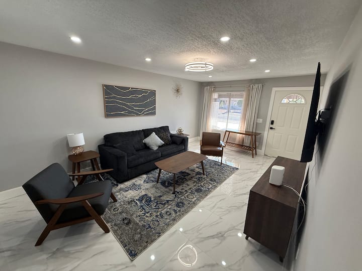 Modern 4br Family Oasis With Private Pool - Chandler