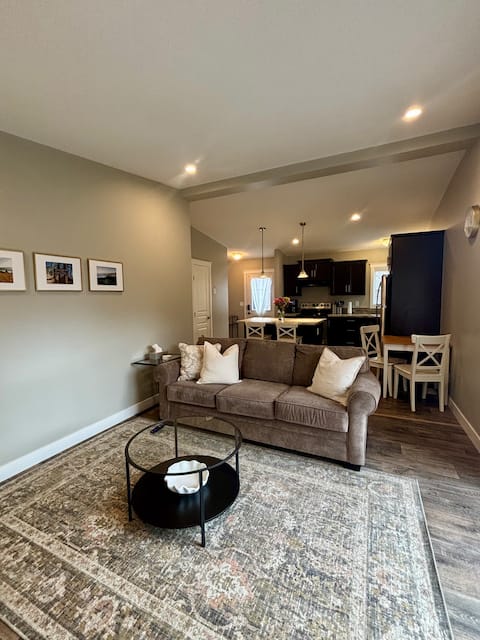 Top performing Airbnb: The Nook at Latimer | Walk to Downtown & SOEC in Penticton