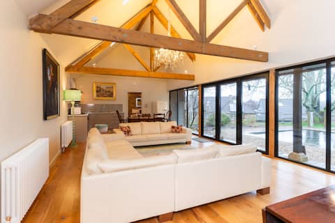 Successful Airbnb property: Beautiful Barn nr Haslemere in a gorgeous setting in Waverley