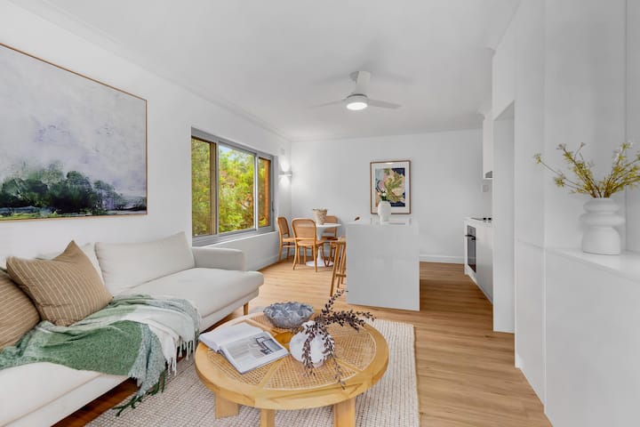 Coastal Comfort At Dee Why – Walk To The Beach! - Manly