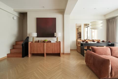 Duplex Apartment w Balcony | Bathtub | Lift |