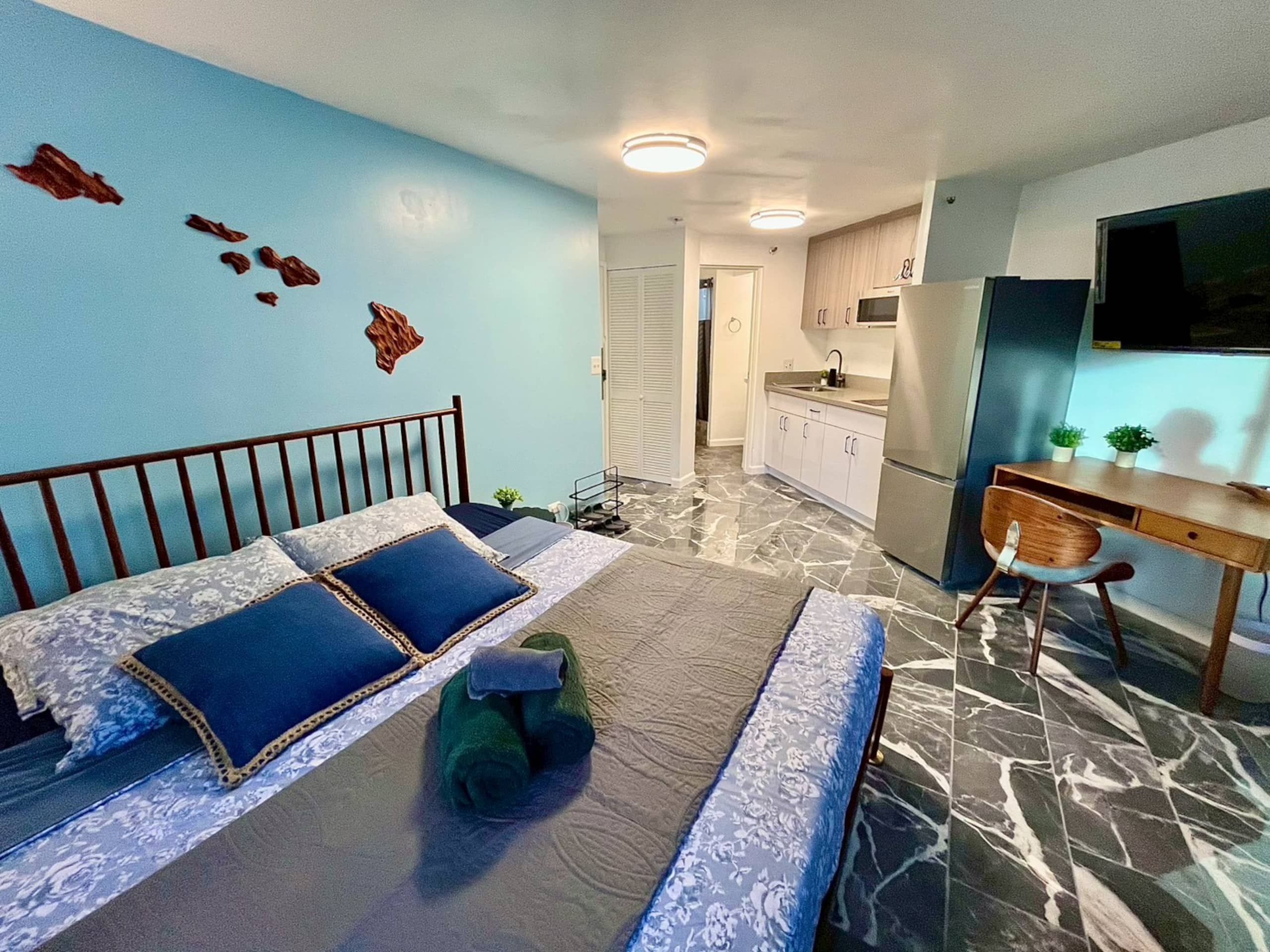Condo in Honolulu · ★4.91 · Studio · 1 bed · 1 bath - Image 25