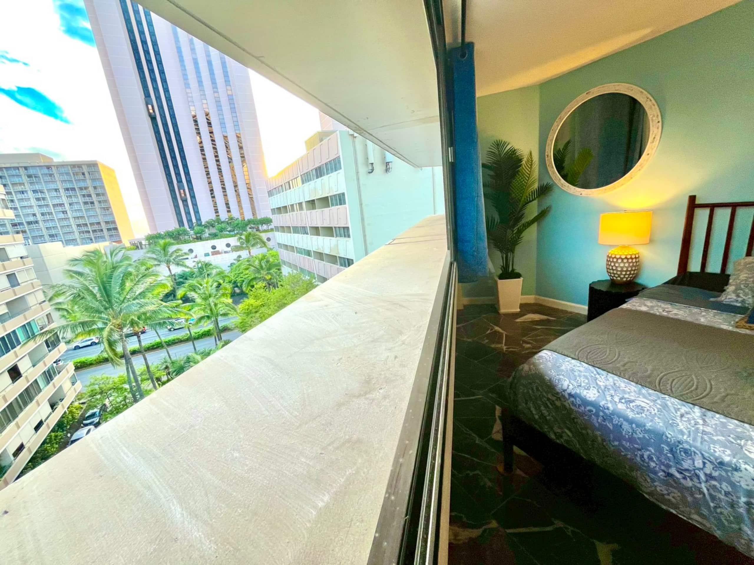Condo in Honolulu · ★4.91 · Studio · 1 bed · 1 bath - Image 19