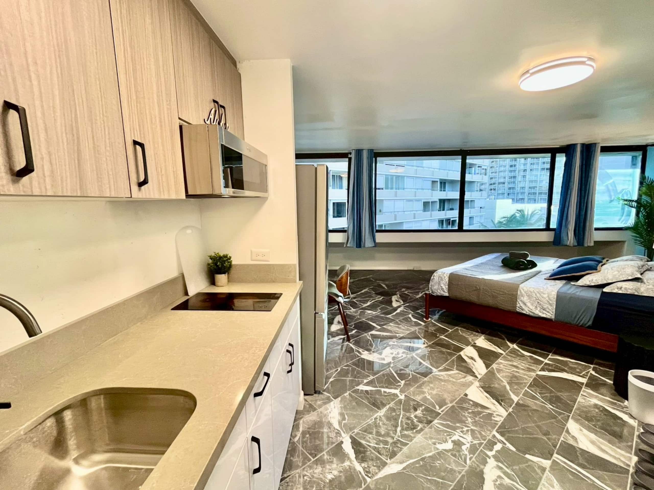 Condo in Honolulu · ★5.0 · Studio · 1 bed · 1 bath - Image 5