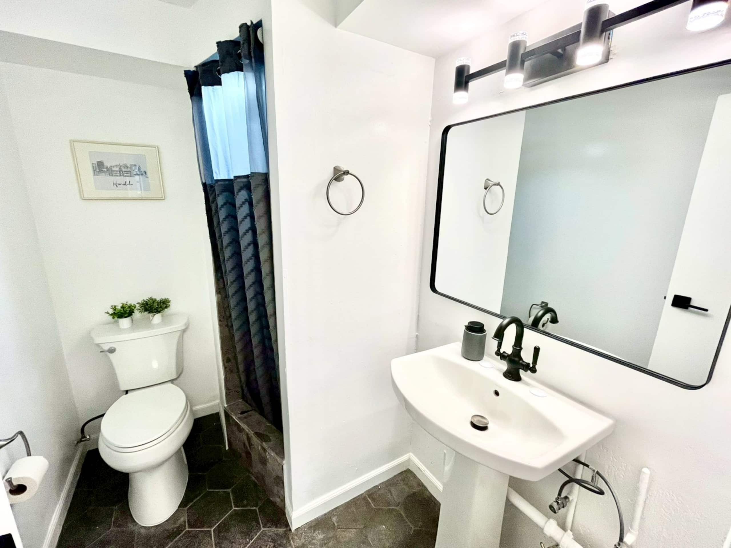 Condo in Honolulu · ★5.0 · Studio · 1 bed · 1 bath - Image 7