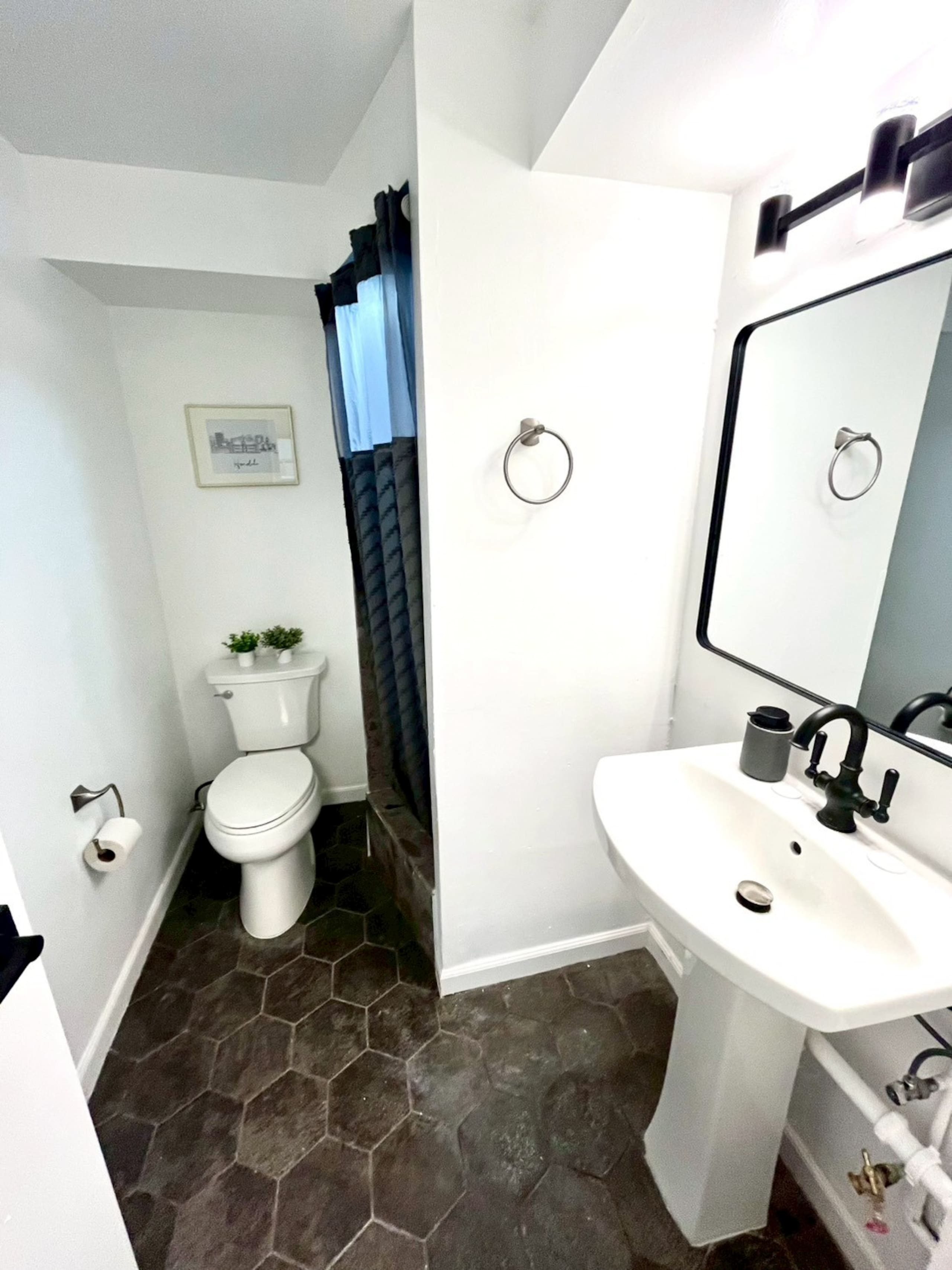 Condo in Honolulu · ★5.0 · Studio · 1 bed · 1 bath - Image 11