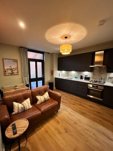 Popular Airbnb listing: Beach Retreat | Stylish 1-Bed near the beach in Poole