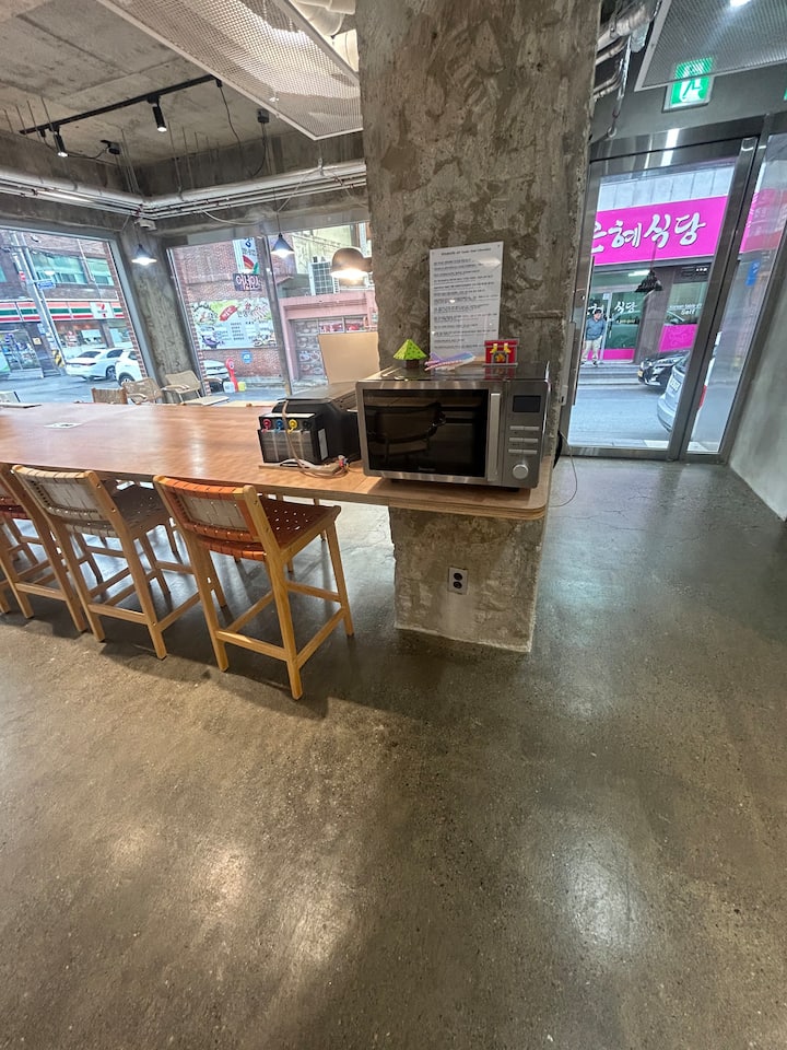 루트422 관광호텔(대실 없는 관광호텔+조식포함/슈페리얼 트윈룸) - 죽도동