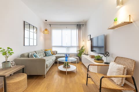Airbnb con mejor rendimiento: C68 Parking & Comfort - Private Terrace en La Goleta