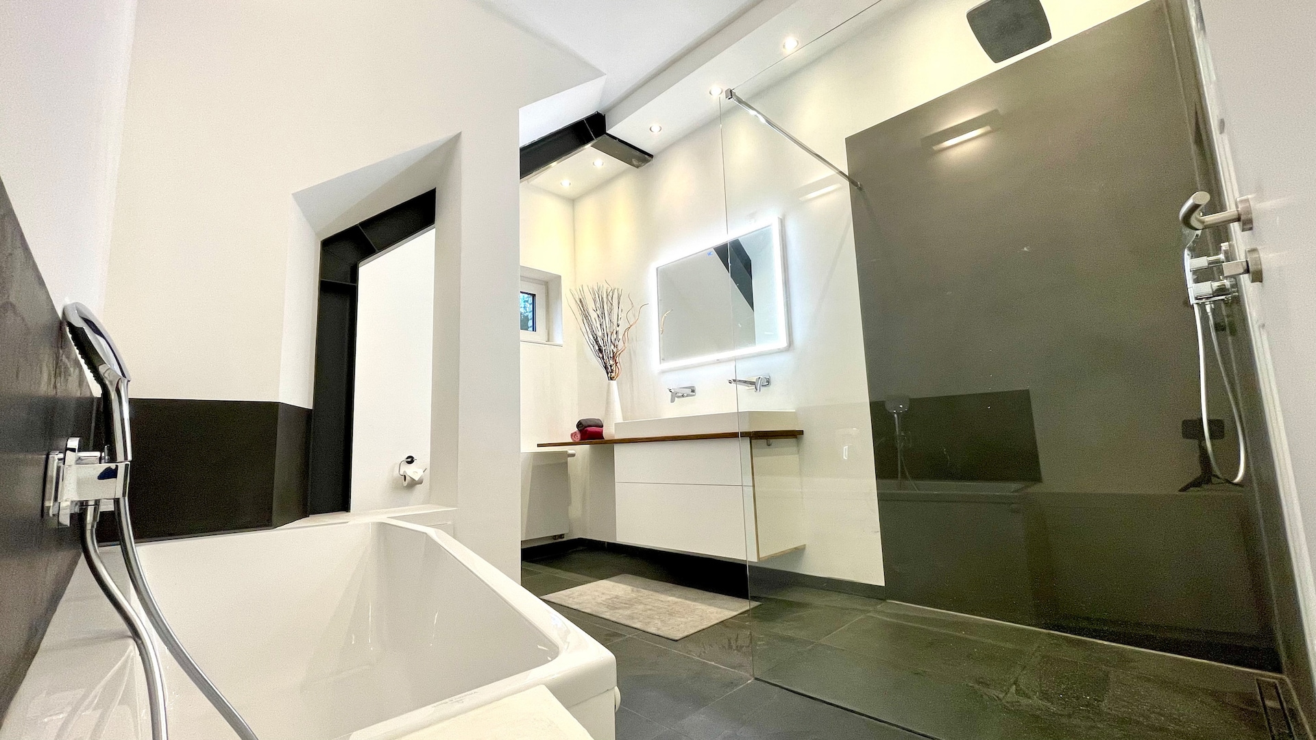 Spacious Chalet with Style & Comfort