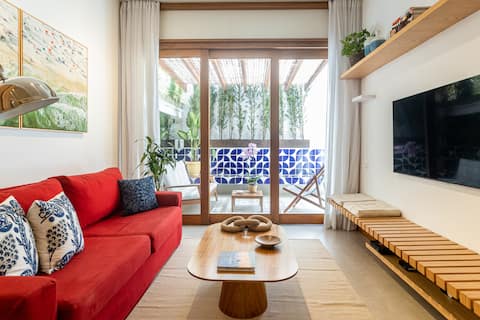 Top performing Airbnb: Charming Leblon: Renovated, cozy and modern in Leblon