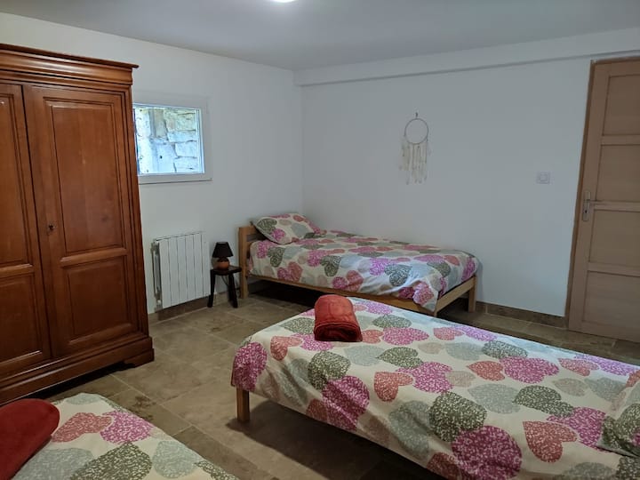 غرفة النوم 2