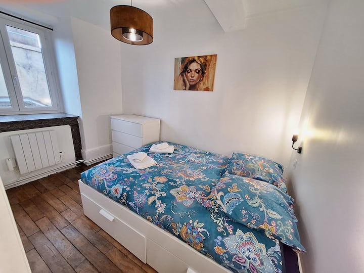 Malá spálňa s posteľou 140 cm
