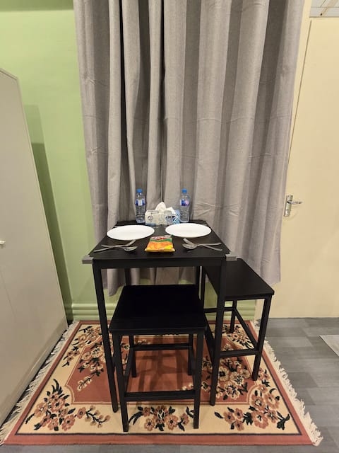 Popular Airbnb listing: Mini Studio | Nr Business Bay, 4km to Dubai Mall in Al Wasl