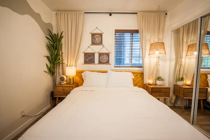 Брачен кревет (широк 150 – 179 см)