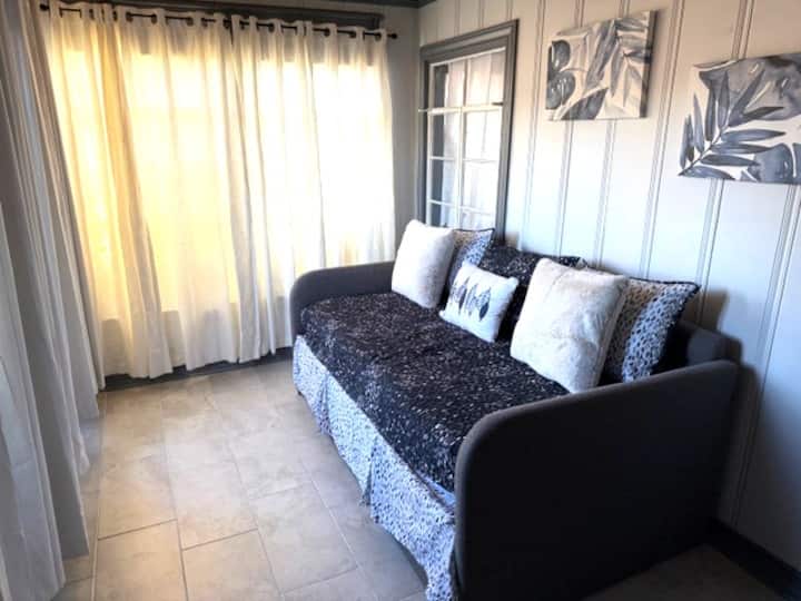 Large Hill Country Home. Sleeps 15. Great View! - Kerrville, TX