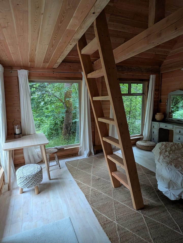 Off-grid Cabin On Pond And Acreage With A Sauna - Cowichan Bay