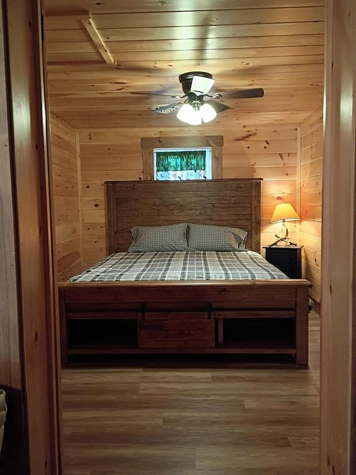 Брачен кревет на главниот кат 